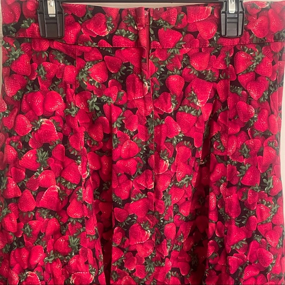 *SOLD* Heart of Haute Strawberries skirt - Picture 2 of 4
